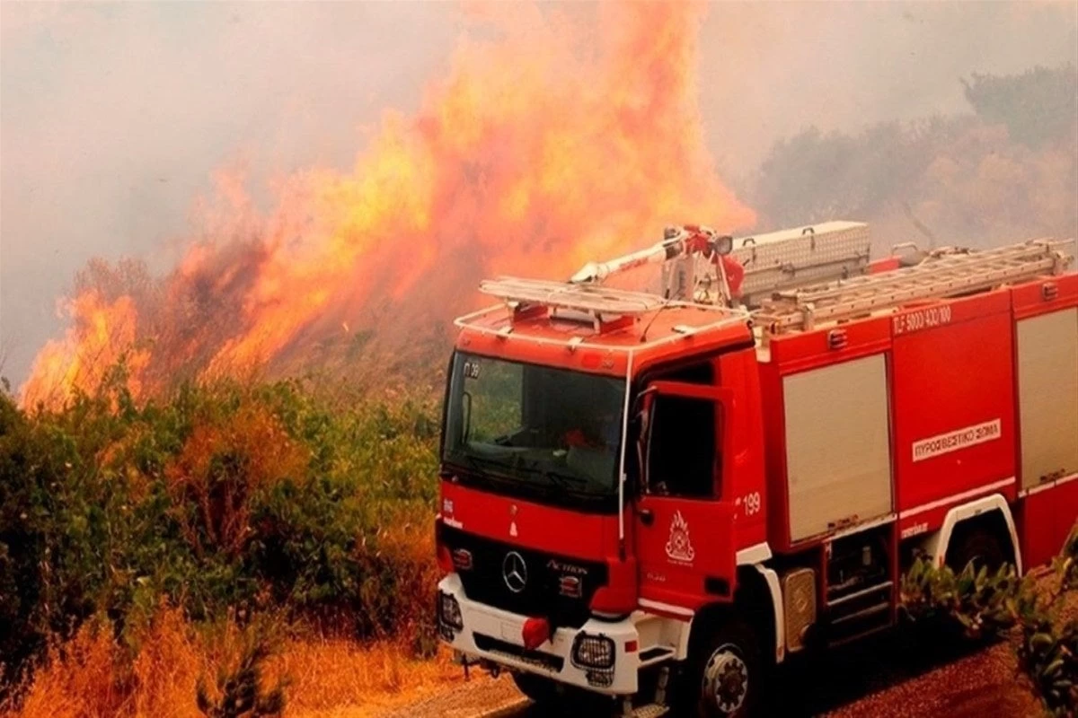 Στις φλόγες ο Δομοκός – Σε εξέλιξη δύο πύρινα μέτωπα